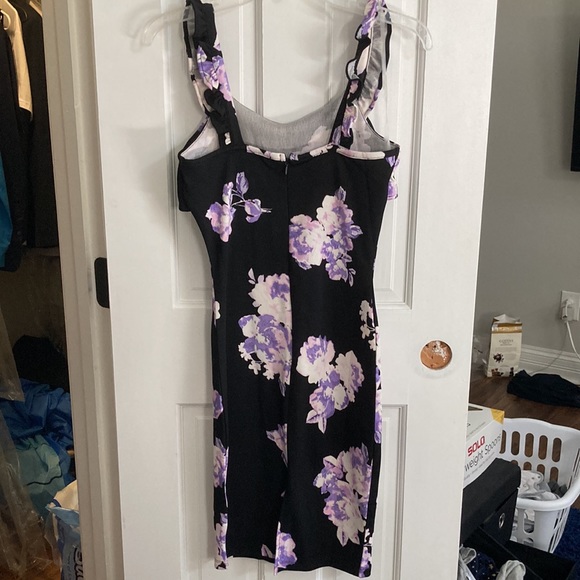 SOLD‼️Fitted mini sleeveless dress with ruffles - Picture 4 of 6